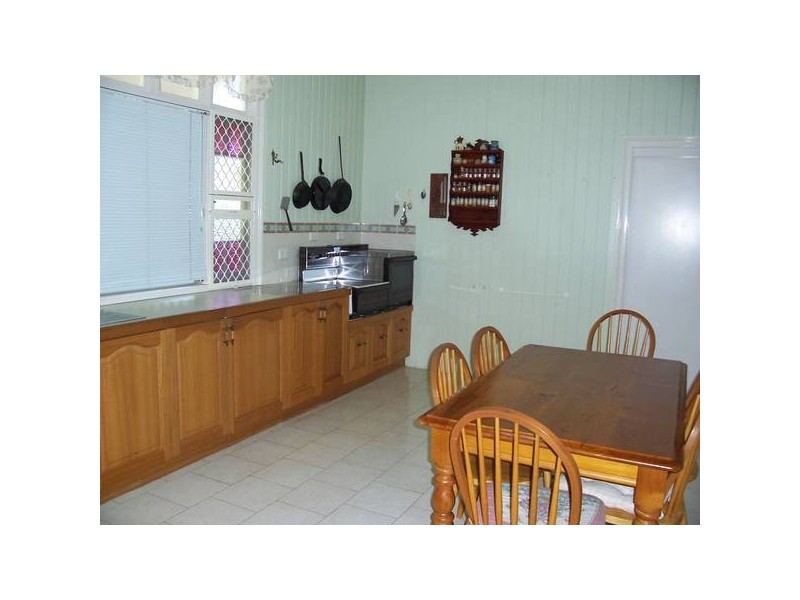 35 Macquarie Street, Silkstone QLD 4304