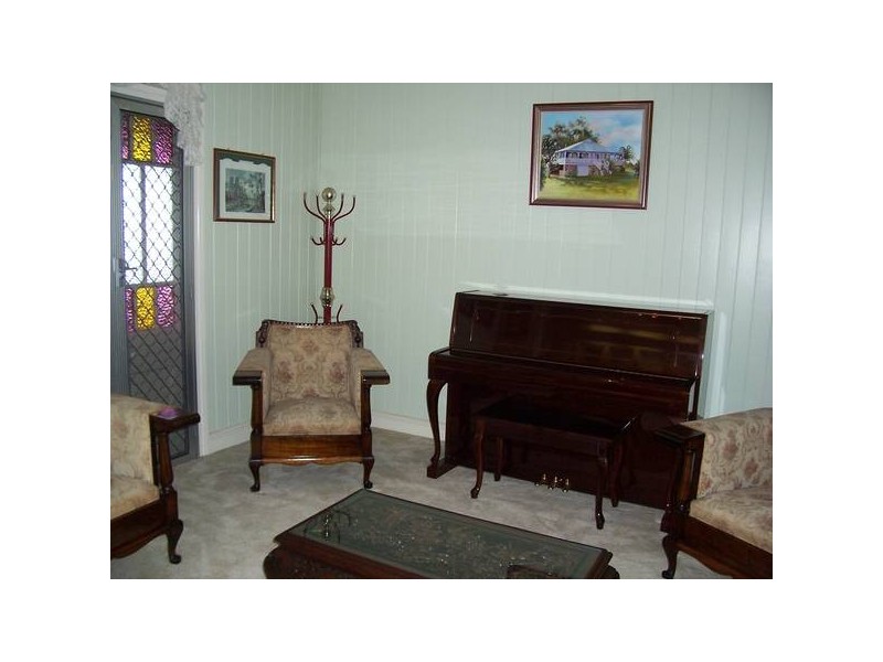 35 Macquarie Street, Silkstone QLD 4304