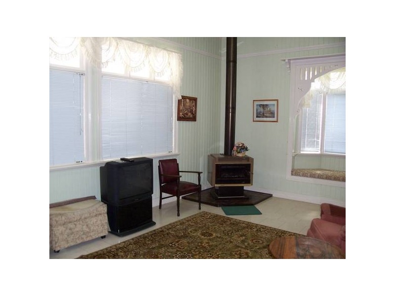 35 Macquarie Street, Silkstone QLD 4304