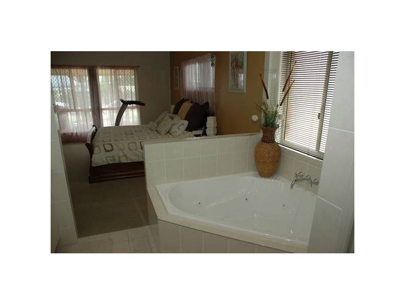 Flinders View QLD 4305