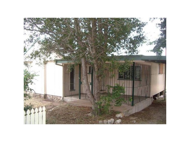 8 Macquarie Street, Booval QLD 4304