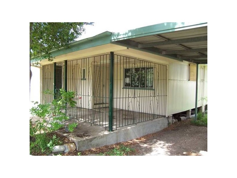 8 Macquarie Street, Booval QLD 4304