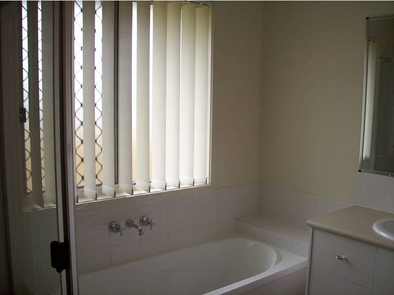 2 Rhiannon Drive, Flinders View QLD 4305