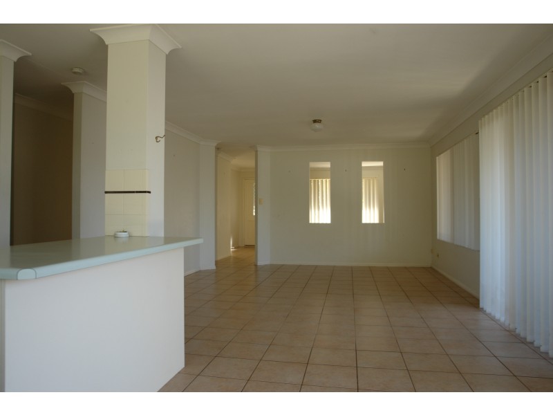77 Cranes Road, North Ipswich QLD 4305
