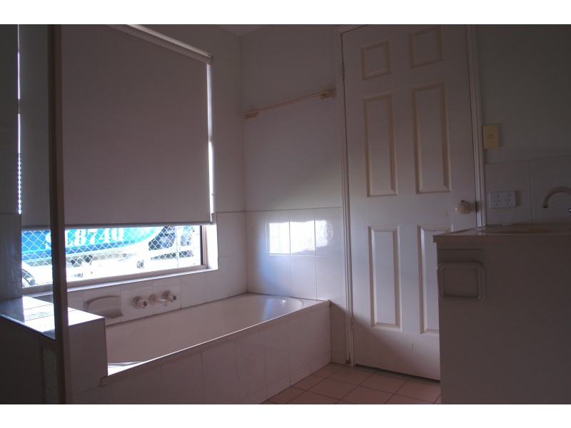 77 Cranes Road, North Ipswich QLD 4305