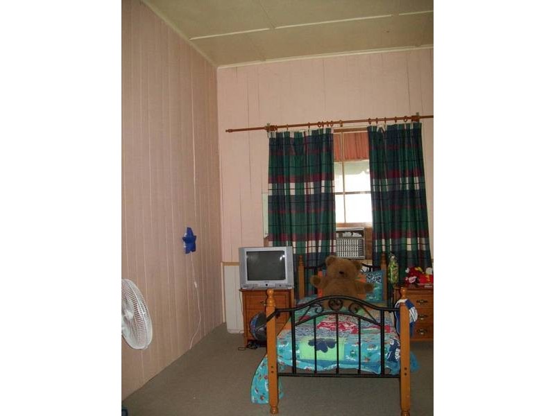 75 Downs Street, North Ipswich QLD 4305