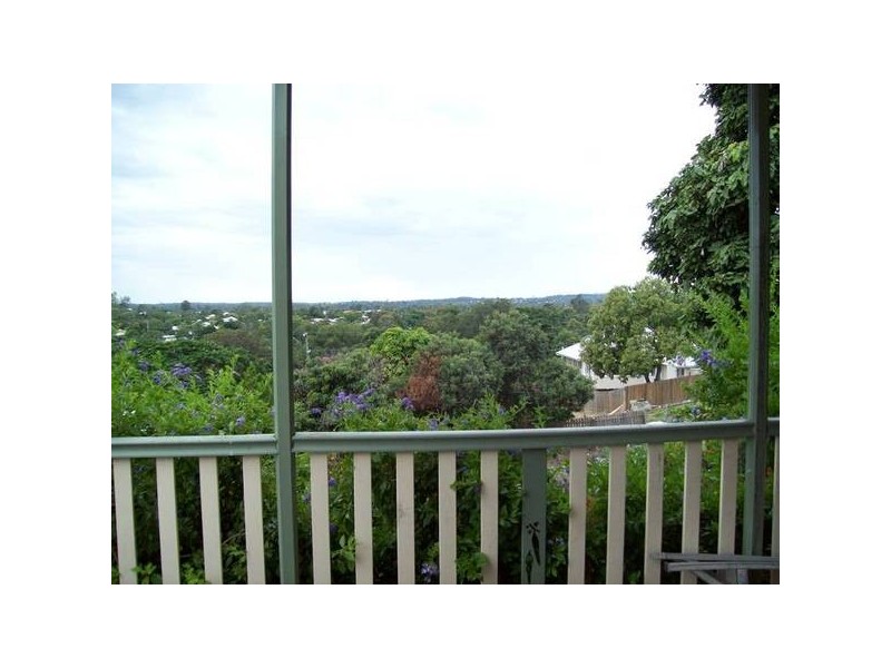 75 Downs Street, North Ipswich QLD 4305