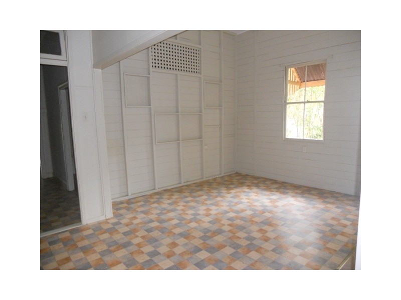 1/2 Hancock Street, Ipswich QLD 4305