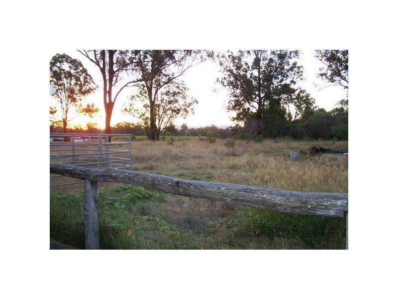 Walloon QLD 4306