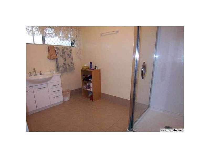 27 Bell Street, Walloon QLD 4306