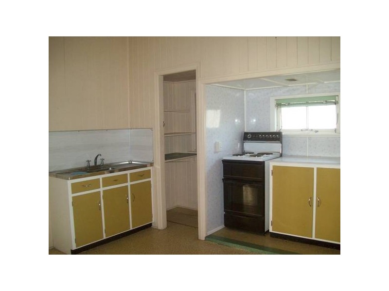 19 Nimmo, Booval QLD 4304