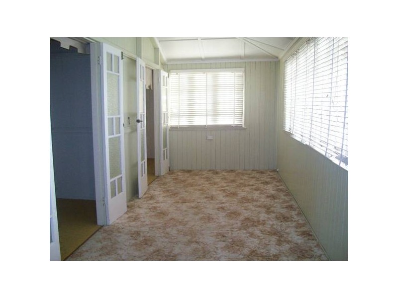 19 Nimmo, Booval QLD 4304