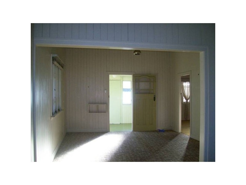 19 Nimmo, Booval QLD 4304