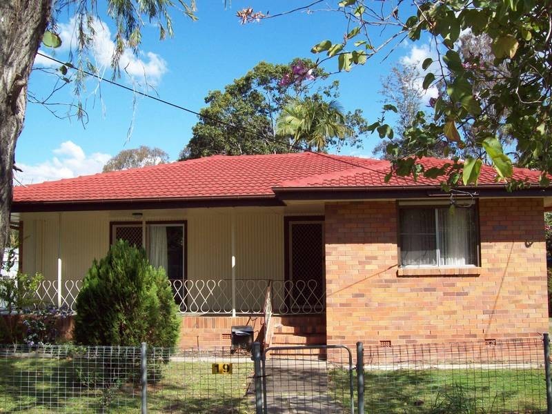 19 Sydney Street, Brassall QLD 4305