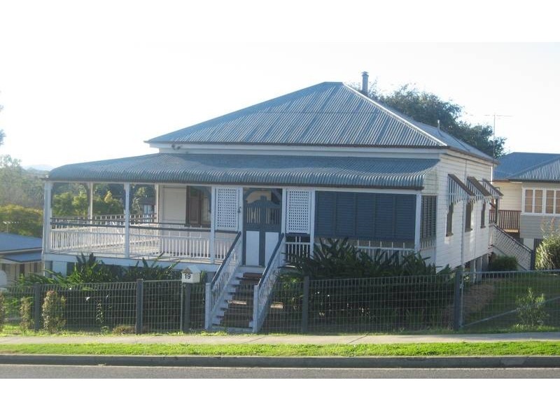 19 Creek Street, Bundamba QLD 4304