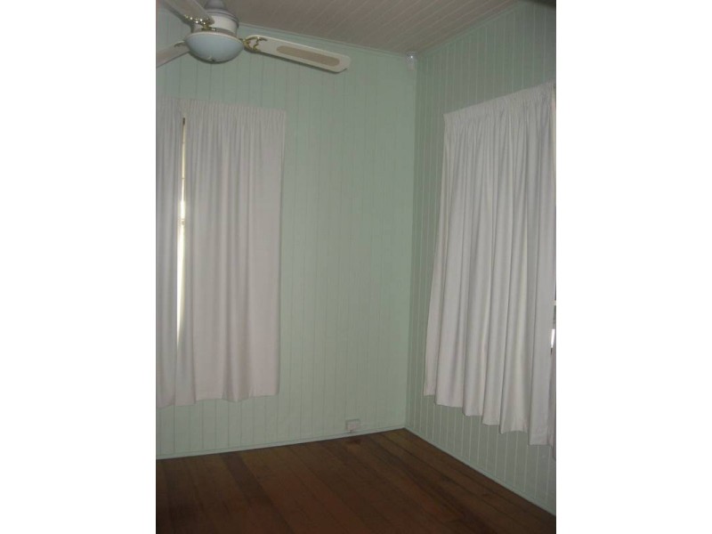 19 Creek Street, Bundamba QLD 4304