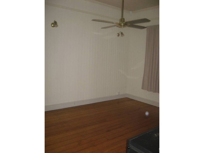 19 Creek Street, Bundamba QLD 4304