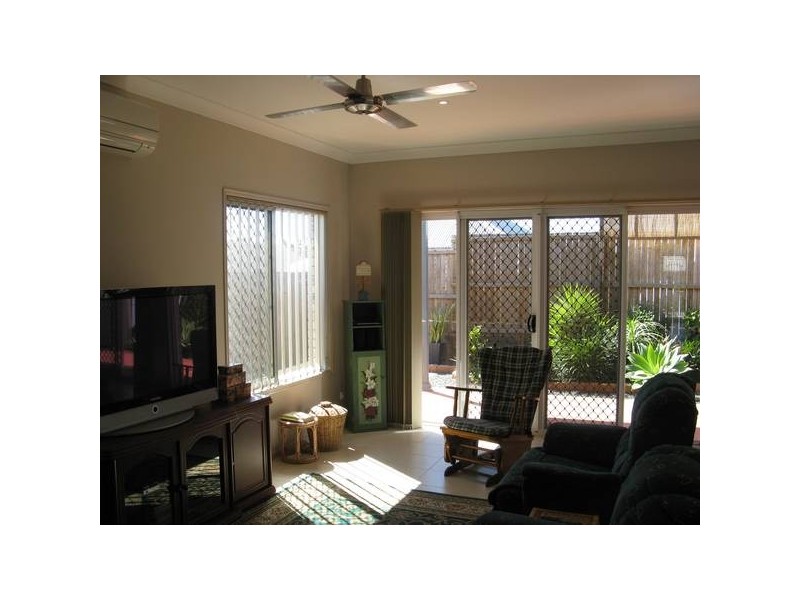 8 Freesia Close, Springfield Lakes QLD 4300