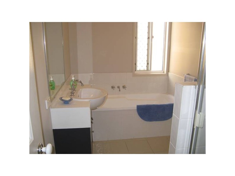 8 Freesia Close, Springfield Lakes QLD 4300