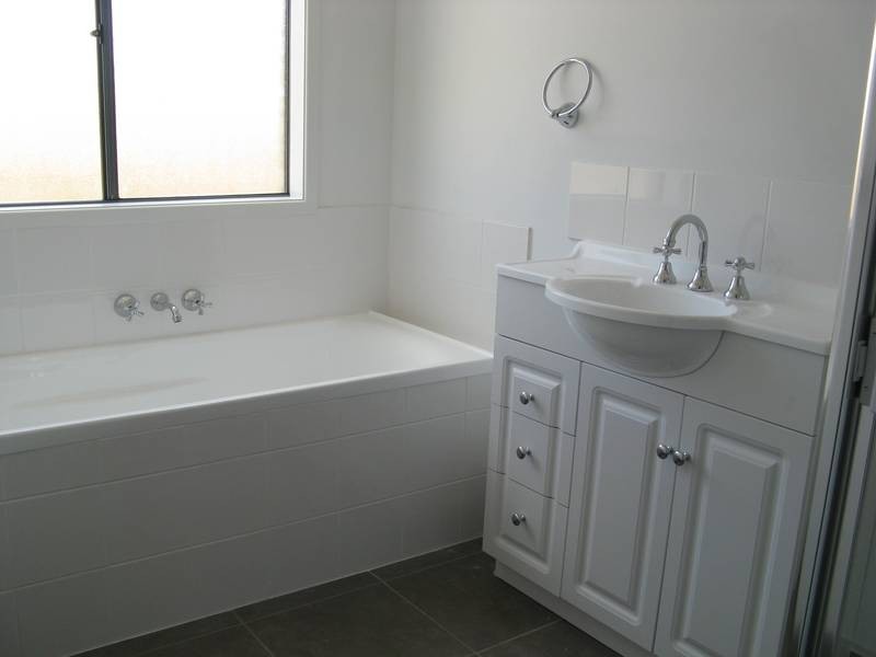 6 Oprah Court, Brassall QLD 4305