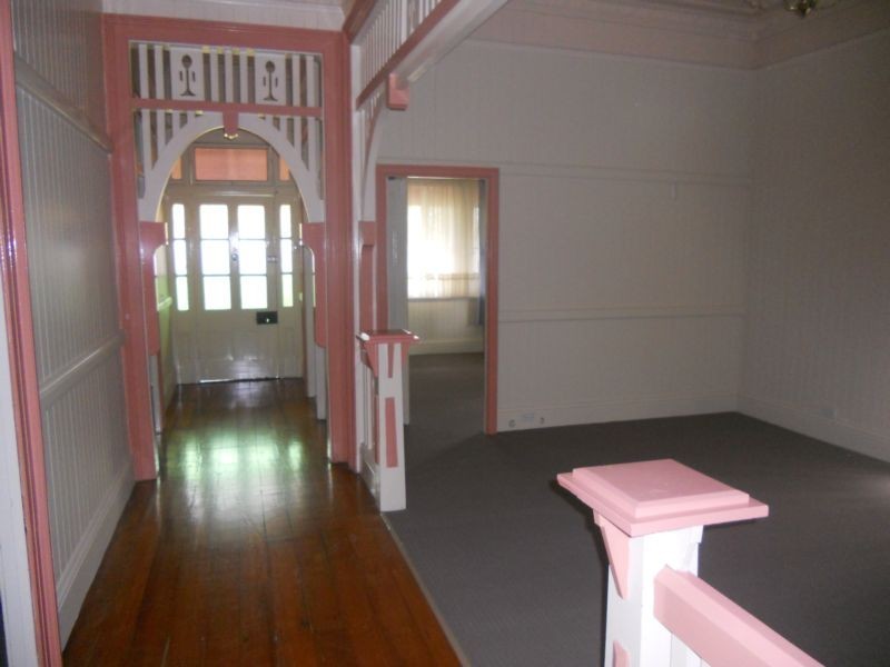 1 Chelmsford Avenue, Ipswich QLD 4305