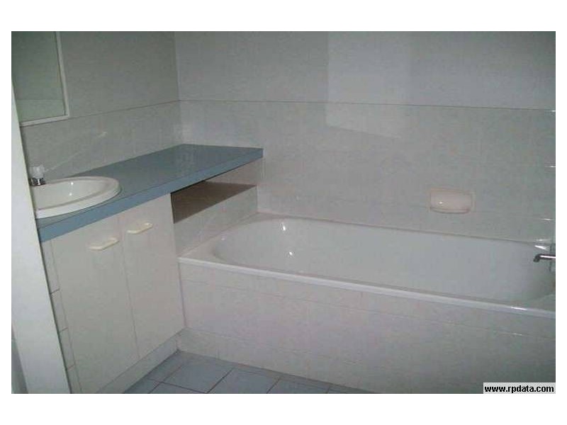 1/1 Palm Avenue, Raceview QLD 4305