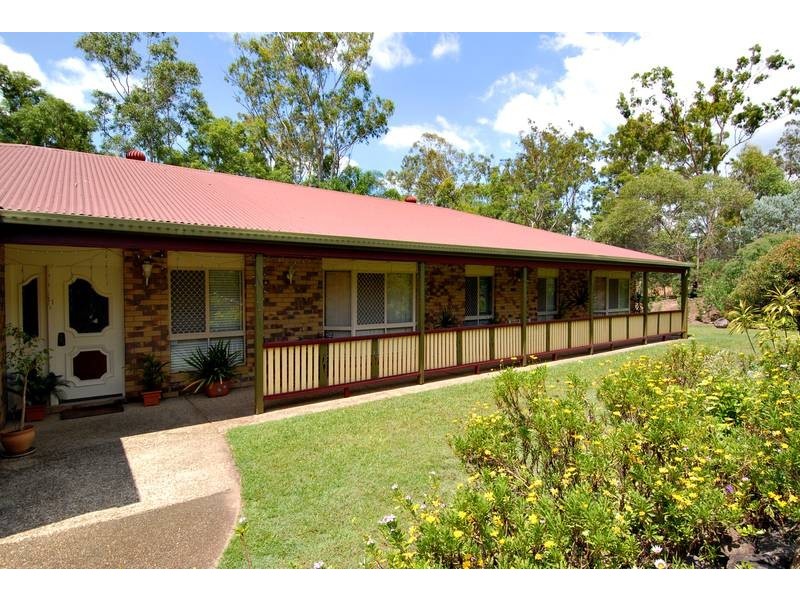 11 Drapers Road, Eatons Hill QLD 4037