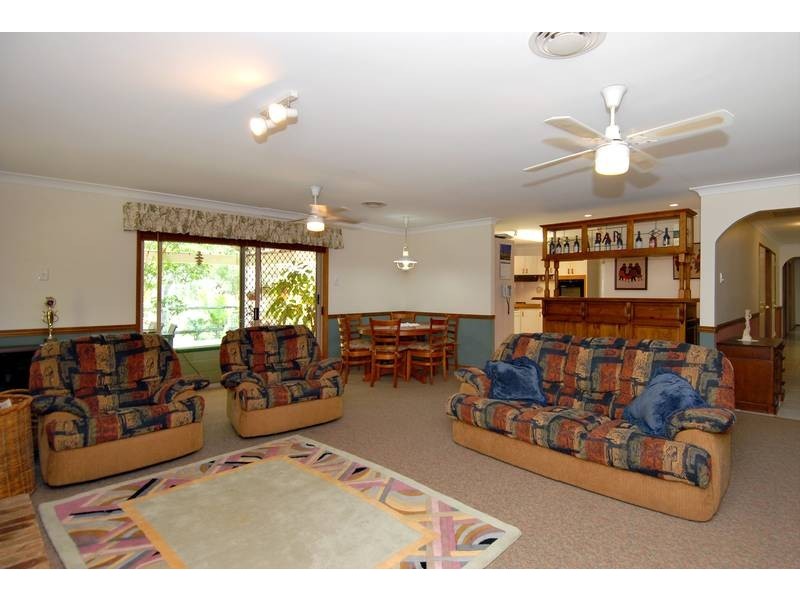 11 Drapers Road, Eatons Hill QLD 4037