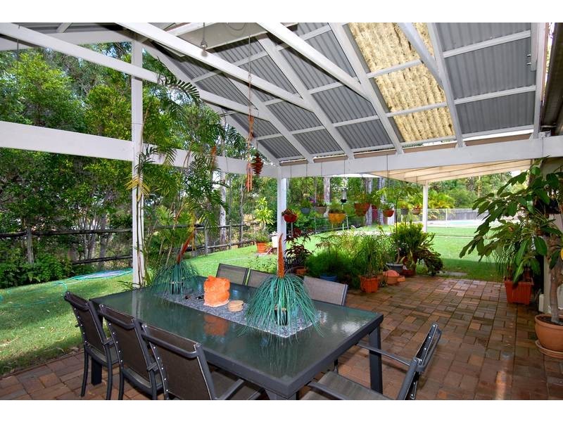 11 Drapers Road, Eatons Hill QLD 4037