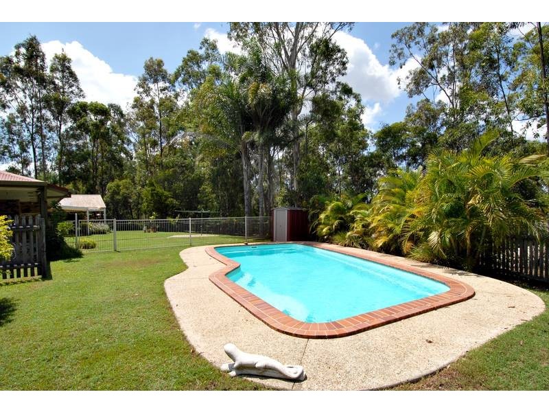 11 Drapers Road, Eatons Hill QLD 4037