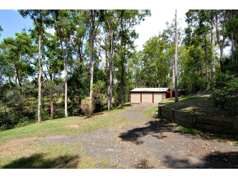 11 Drapers Road, Eatons Hill QLD 4037