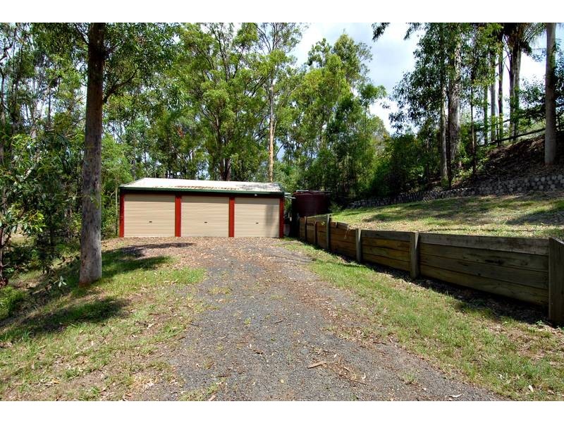 11 Drapers Road, Eatons Hill QLD 4037