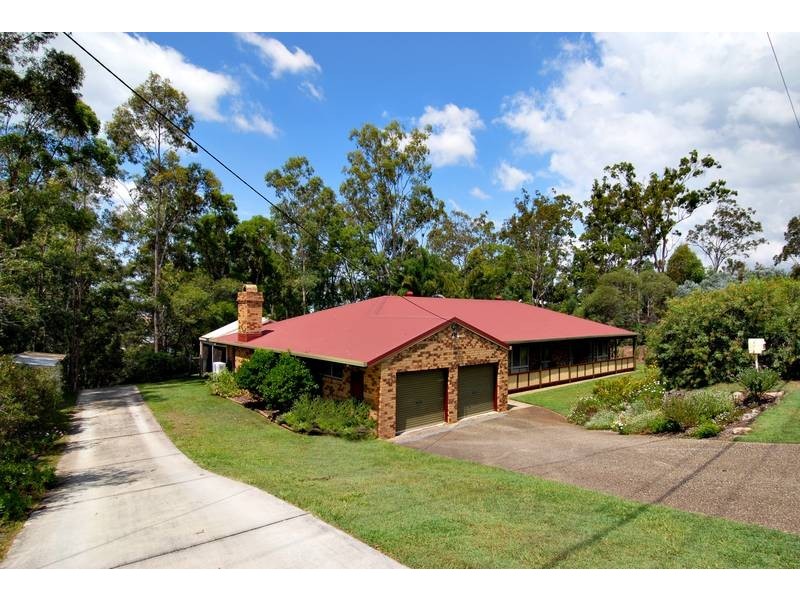 62 Drapers Road, Eatons Hill QLD 4037