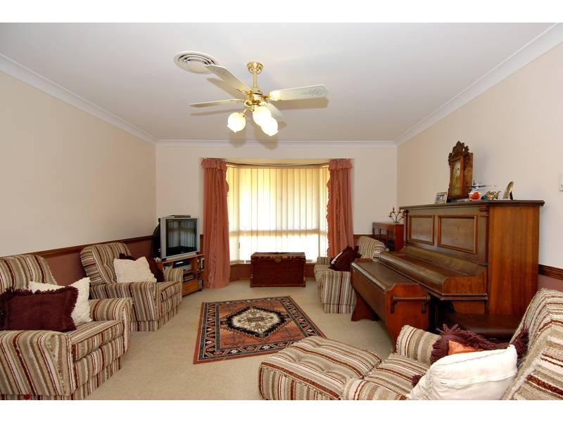 62 Drapers Road, Eatons Hill QLD 4037