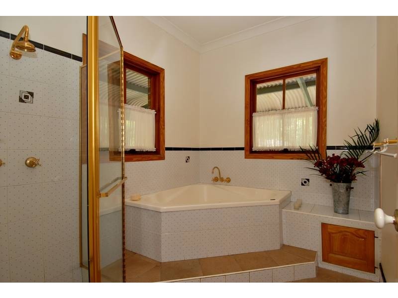 2 Beech Drive, Cashmere QLD 4500