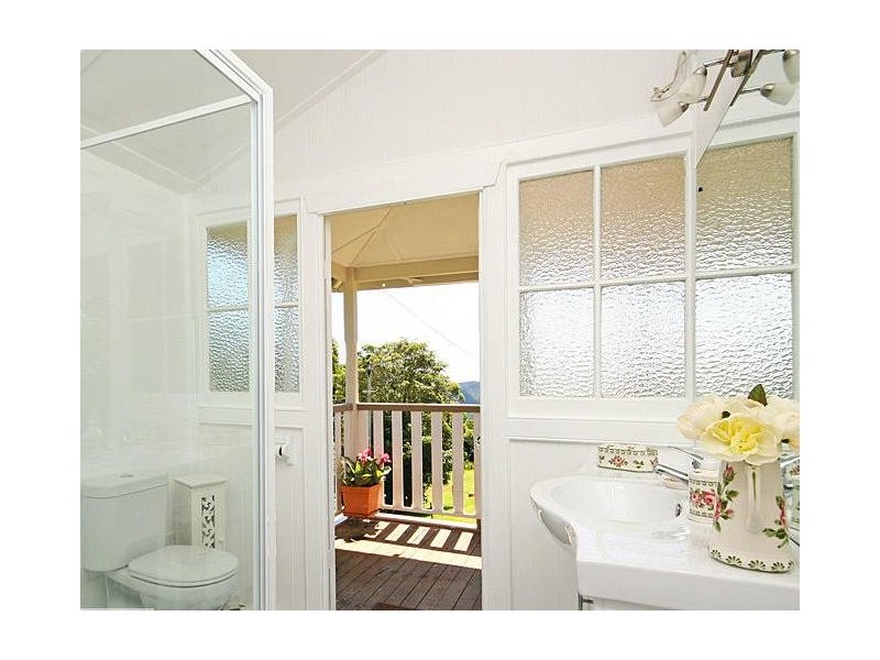 7 Lindsay Road, Mount Glorious QLD 4520