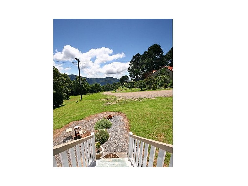 7 Lindsay Road, Mount Glorious QLD 4520