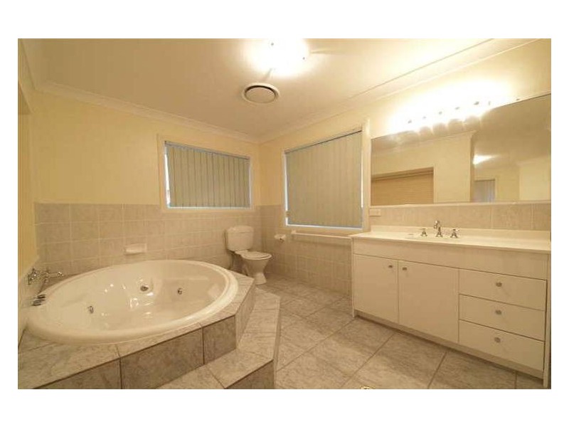 12 Diana Court, Eatons Hill QLD 4037