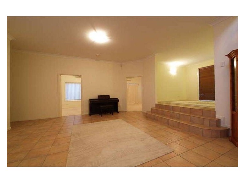 12 Diana Court, Eatons Hill QLD 4037