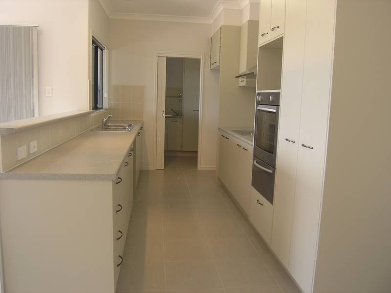 8 James Cash Court, Albany Creek QLD 4035