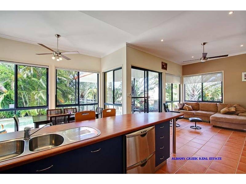 9 Paradise Court, Eatons Hill QLD 4037