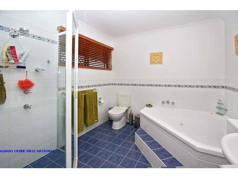 9 Paradise Court, Eatons Hill QLD 4037