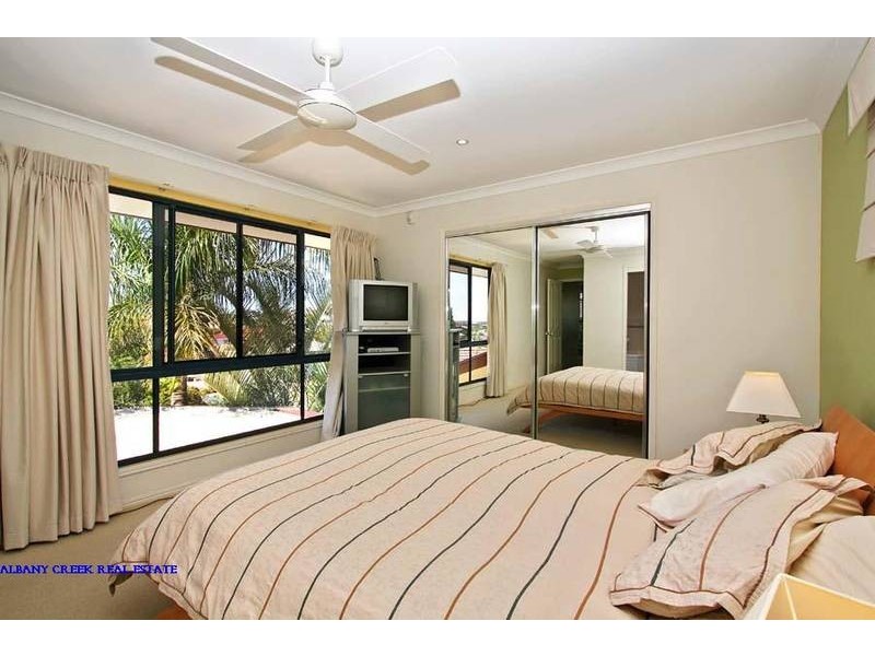 9 Paradise Court, Eatons Hill QLD 4037