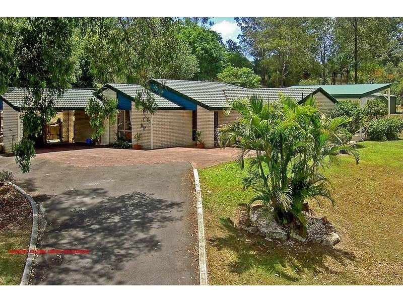 3 River Oaks Drive, Eatons Hill QLD 4037