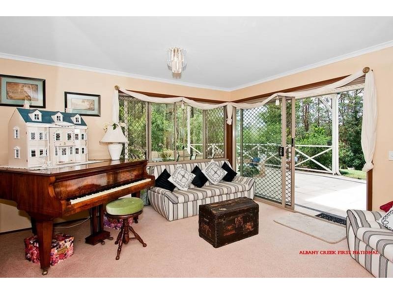 3 River Oaks Drive, Eatons Hill QLD 4037