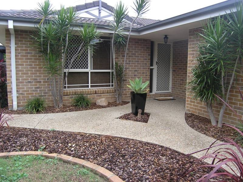 17 Saraband Drive, Eatons Hill QLD 4037