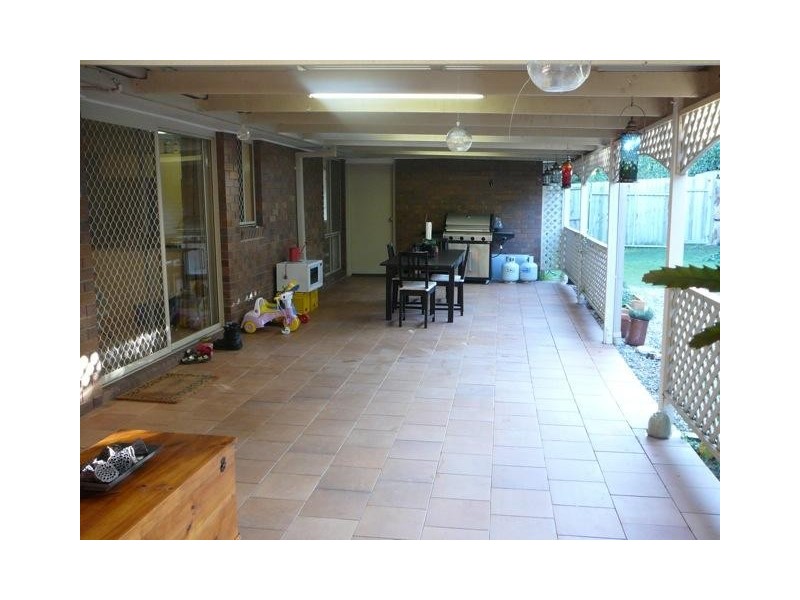 6 Sonya Court, Eatons Hill QLD 4037