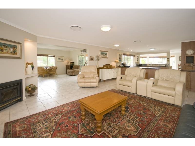 2 Ashleigh Court, Eatons Hill QLD 4037