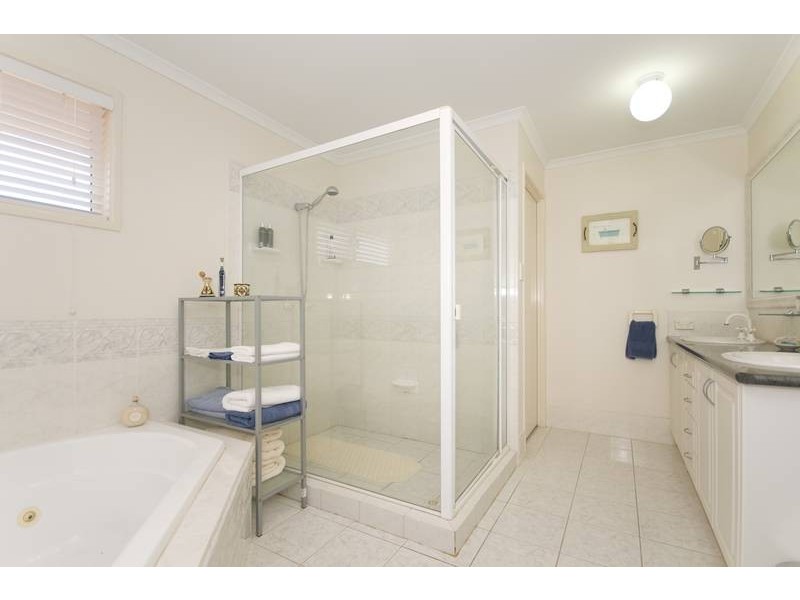 2 Ashleigh Court, Eatons Hill QLD 4037