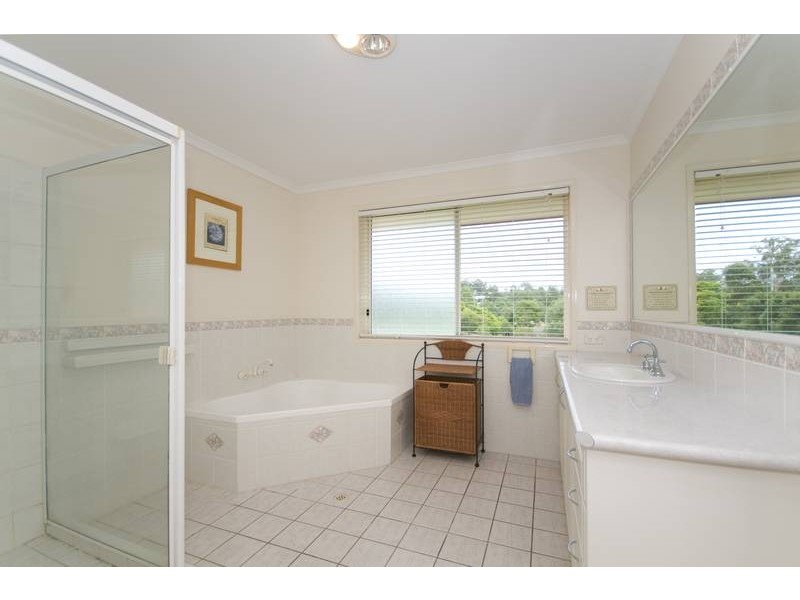 2 Ashleigh Court, Eatons Hill QLD 4037